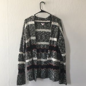 BLACK AND WHITE SWEATER | XHILARATION
